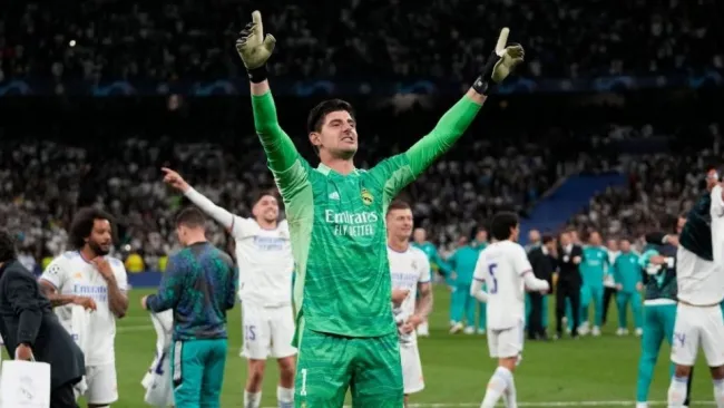 Thibaut Courtois festejando el triunfo del Real Madrid
