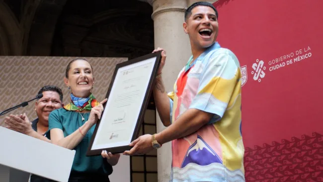 Claudia Sheinbaum otorga reconocimiento a Grupo Firme