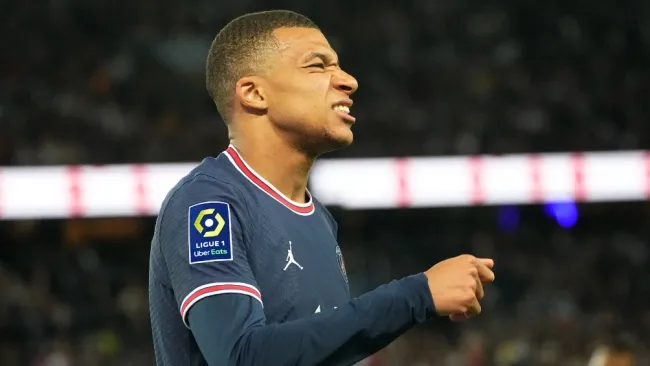 Kylian Mbappé durante un partido con el PSG
