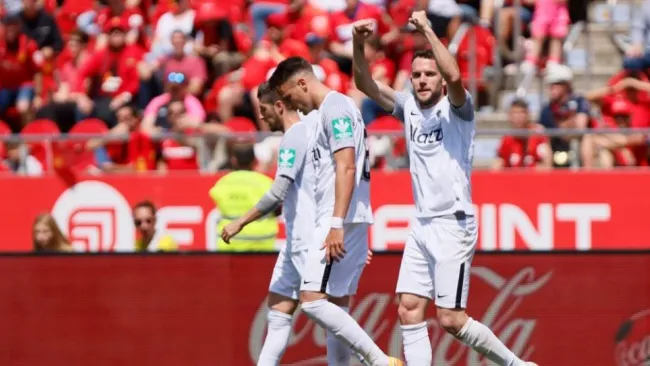 Jugadores del Granada festejando un gol