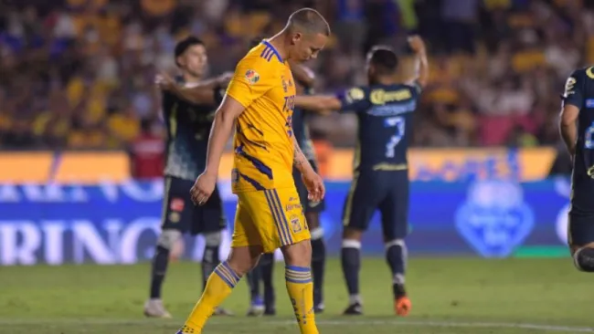 Jesus Dueñas en un partido con Tigres 