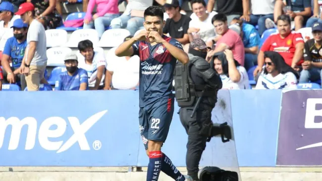 Iván Tona festejando un gol
