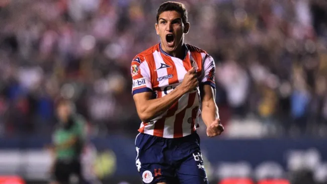 Sanabria festejando su gol con San Luis