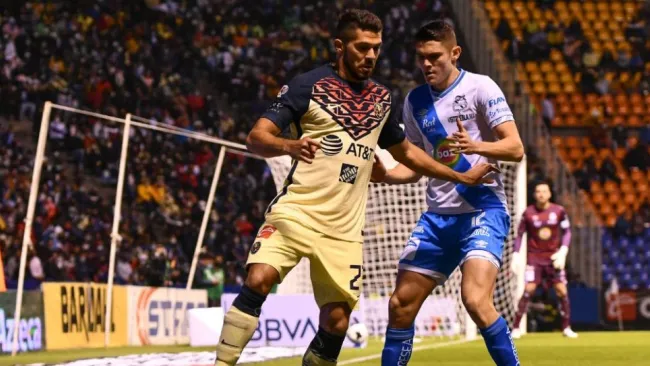 Henry Martí e Israel Reyes durante un partido