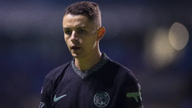 Fidalgo jugando partido ante Puebla en la Liguilla del Clausura 2022