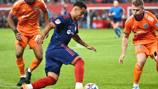 Jairo Torres jugando partido en su debut con Chicago Fire 