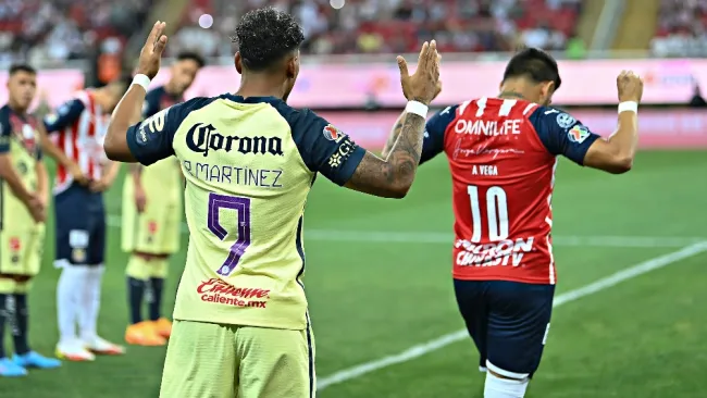 Martínez y Vega en el Clásico Nacional de la J10