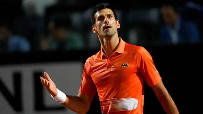 Novak Djokovic jugando partido en el Masters 1000 de Roma
