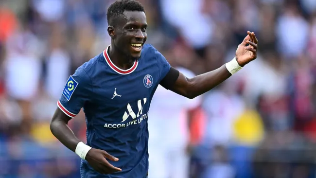 Idrissa Gueye en juego con el PSG