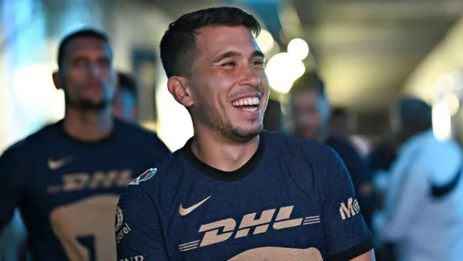 Cristian Battocchio previo a un partido de Pumas