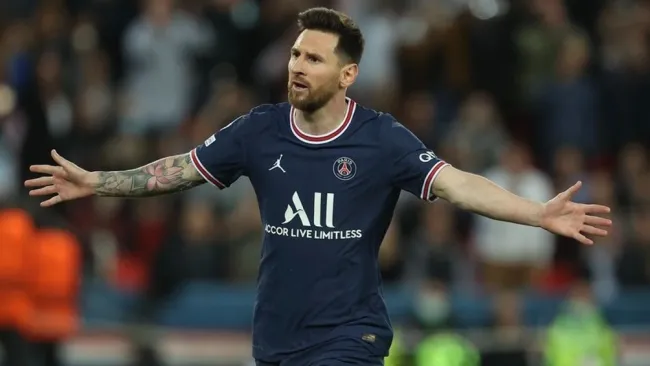 Messi festejando gol con el PSG en Champions League