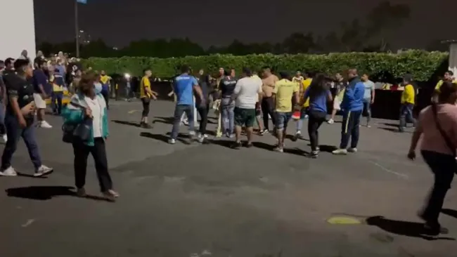 La bronca se dio entre aficionados azulcremas