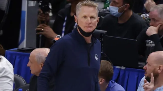 Steve Kerr durante un partido de Golden State Warriors