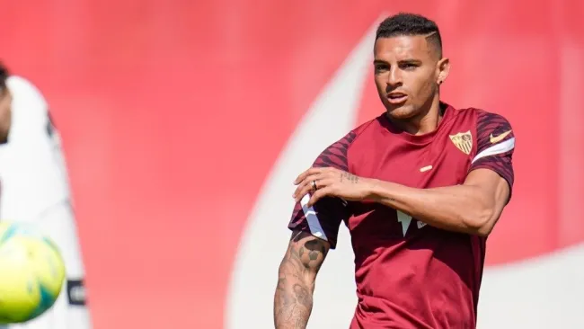  El Aston Villa confirmó el traspaso de Diego Carlos al equipo