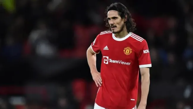 Edinson Cavani jugando con Manchester United