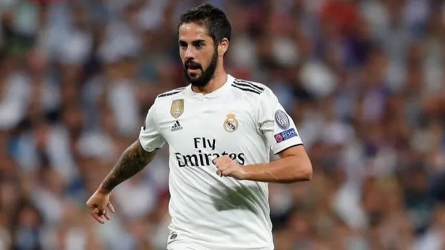 Isco Alarcón jugando partido con el Real Madrid