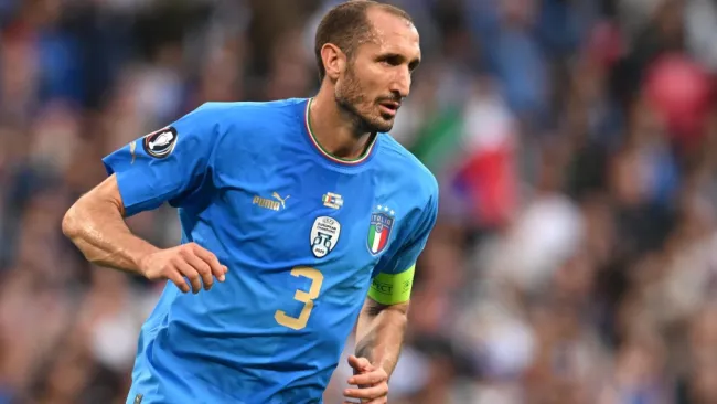 Giorgio Chiellini en acción con Italia