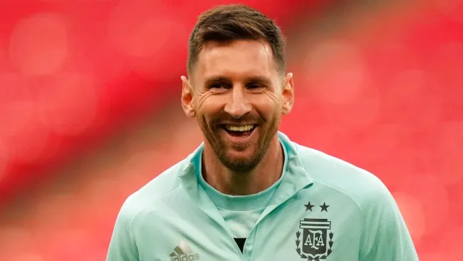 Scaloni considera a La Pulga mucho mejor jugador ahora que antes