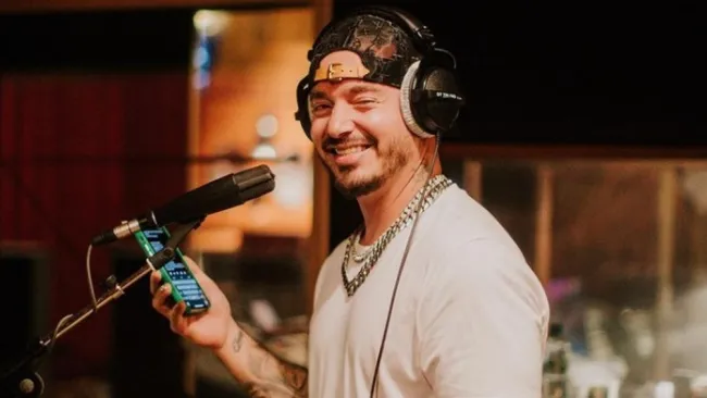 J Balvin en cabina