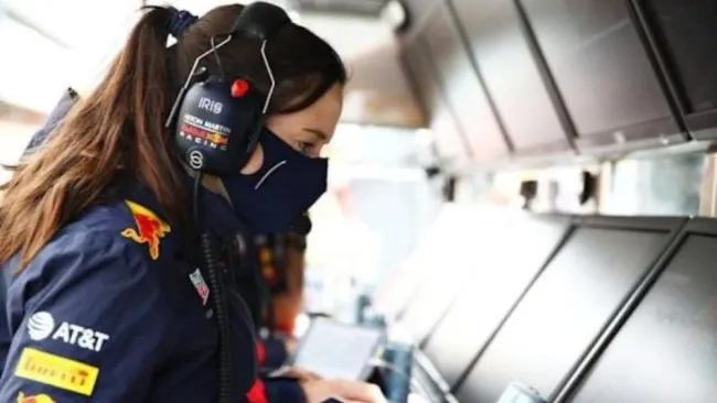 Hannah Schmitz con Red Bull