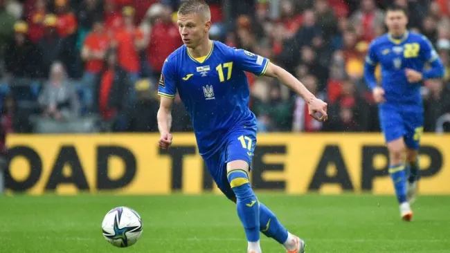 Oleksandr Zinchenko en partido ante Gales