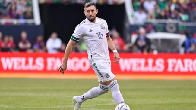 Héctor Herrera durante un partido de la Selección Mexicana