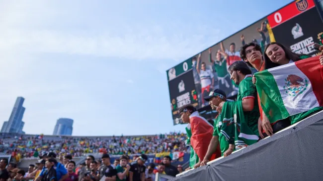 Afición mexicana en el partido vs Ecuador 