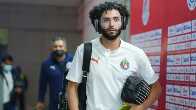 Chino Huerta previo a un partido de Chivas