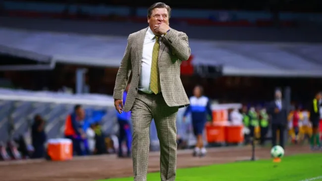 Miguel Herrera en un partido de Tigres