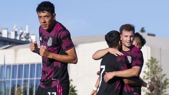 Ruvalcaba después de anotar gol a favor del Tri Sub 21