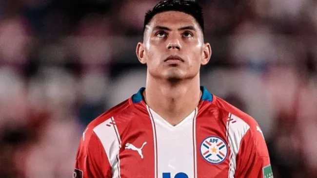 Santiago Arzamendia previo a un partido de Paraguay