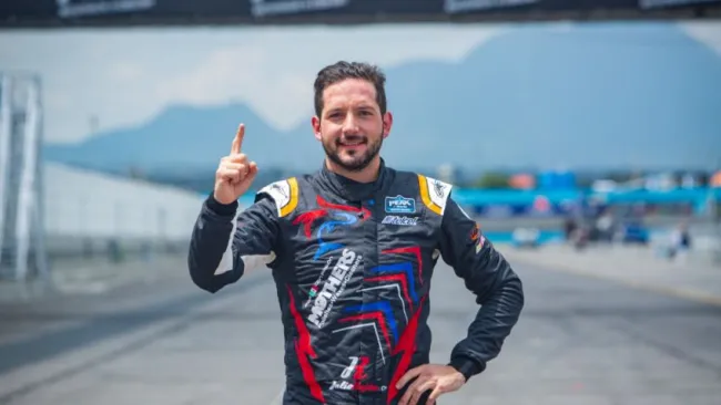 Julio Rejón previo a una carrera 