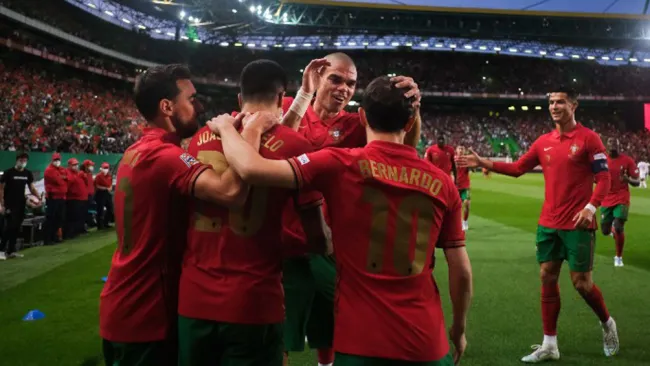 Jugadores de Portugal celebrando un gol a favor