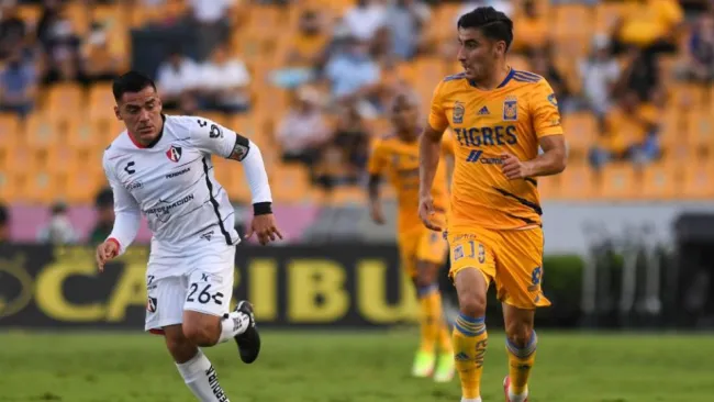 Aldo Cruz durante un partido de Tigres
