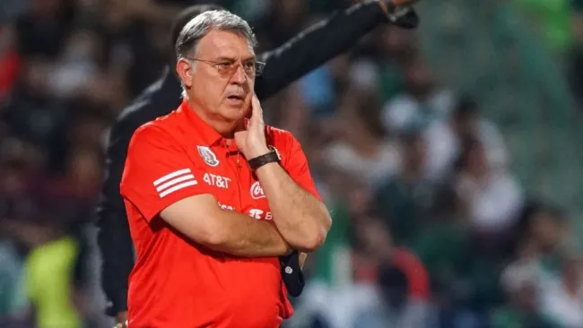 Gerardo Martino dirigiendo a México