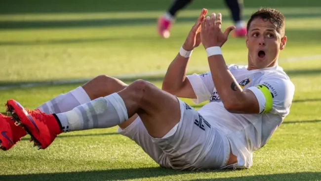 Chicharito en un juego con Galaxy 