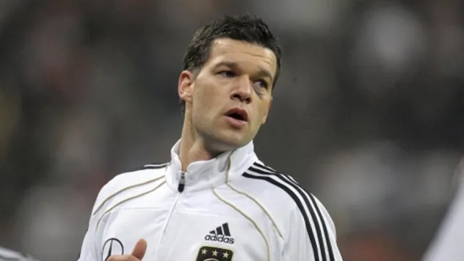 Michael Ballack jugando con Alemania