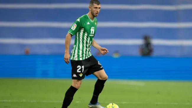 Guido Rodríguez en acción el Real Betis