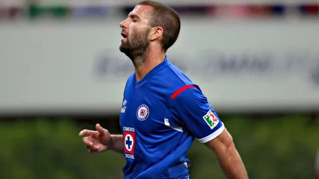 Tito Villa reacciona con Cruz Azul en 2012
