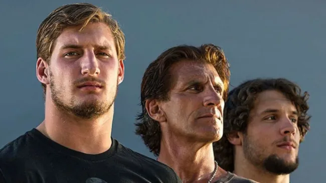 John, Joey y Nick Bosa en sesión de fotos