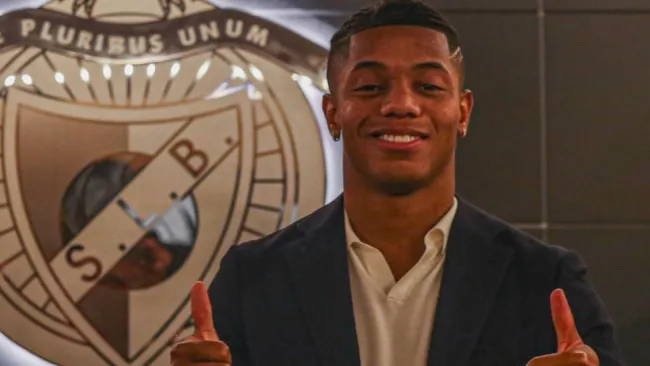 David Neres en su presentación con Benfica