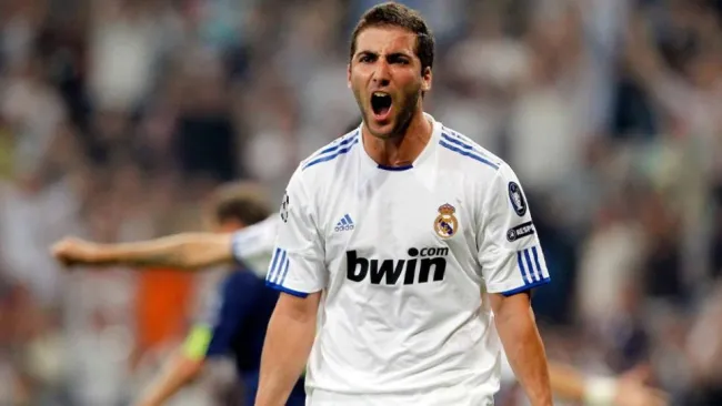 Gonzalo Higuaín festejando un gol