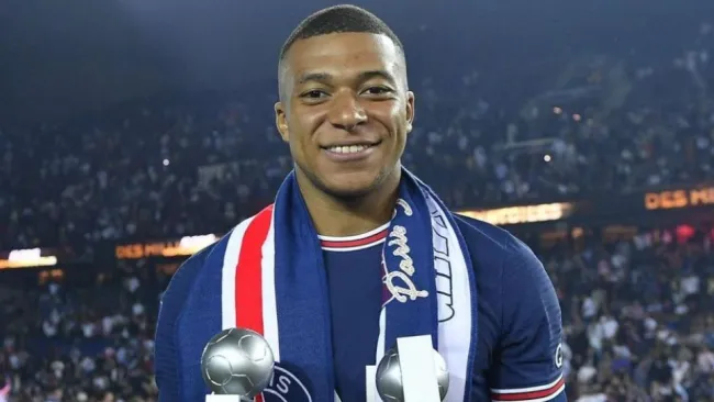Kylian Mbappé con dos premios individuales