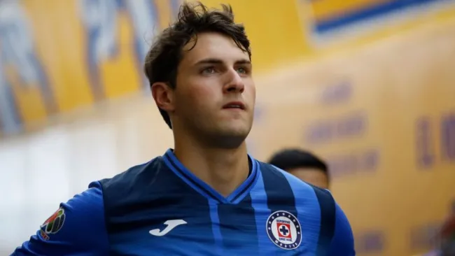 Santiago Giménez, delantero de La Máquina