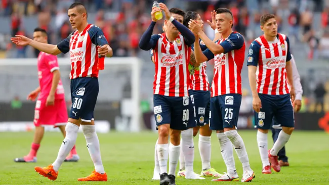 Jugadores de Chivas, tristes tras ser eliminados 