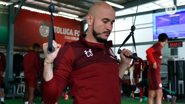 Cocoliso González entrenando con Toluca