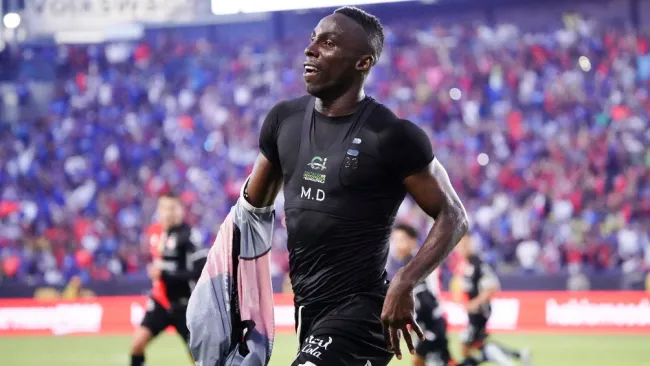 Julián Quiñones falló el último penal de la tanda