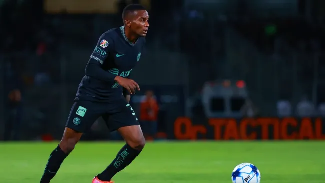 Juan Otero durante un partido con América