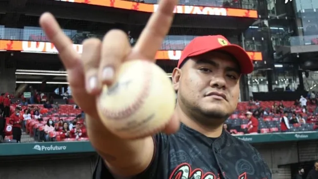 Aczino en el primer lanzamiento de la serie entre Diablos y Tigres