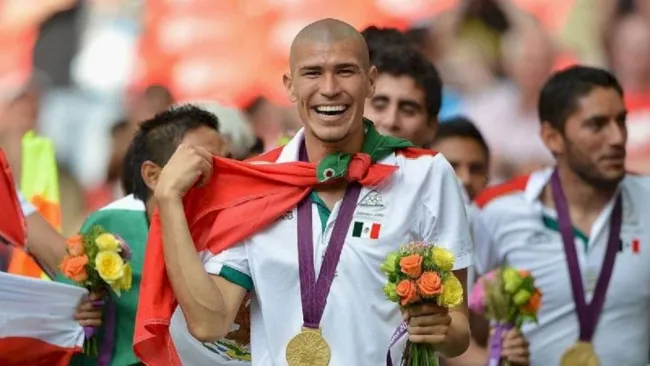 Chatón festejando con la Selección Mexicana